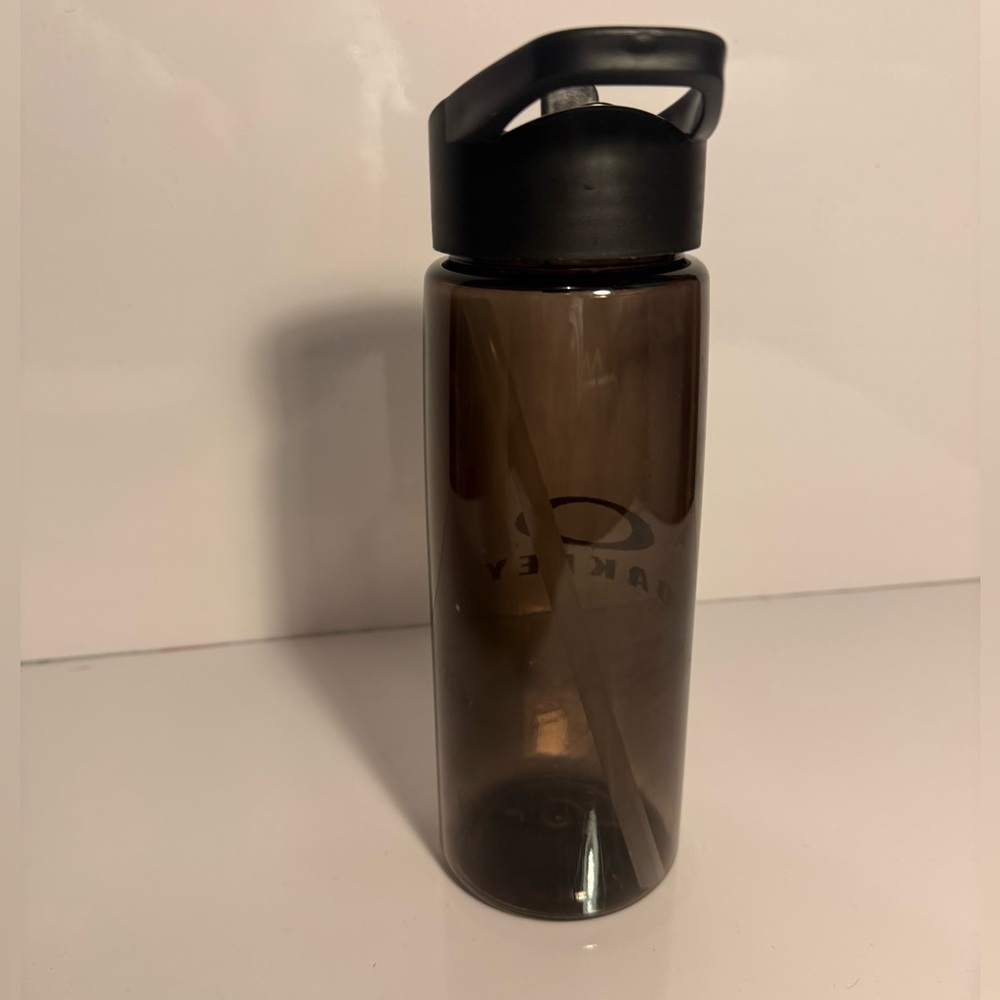 oakley water bottle - Picture 2 of 4